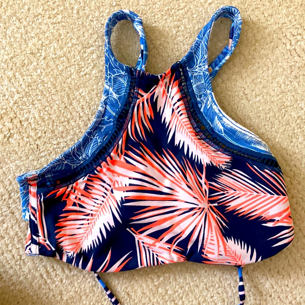 Brand new sporty bikini top